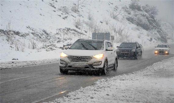 تردد در جاده های آذربایجان غربی کند است/کاهش دید افقی