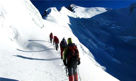 کوهنوردان تکابی به ارتفاع 3000 متری بلقیس صعود کردند