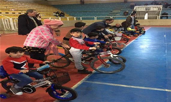 مسابقات سه چرخه سواری کودکان در مهاباد برگزار شد
