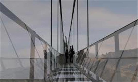 پل معلق شیشه‌ای قوسی شکل در هیر سال آینده افتتاح می‌شود