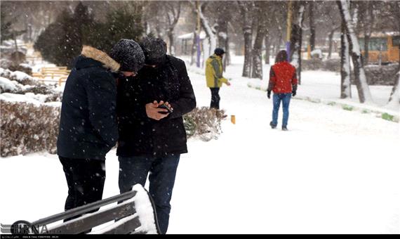 برف مدارس برخی مناطق استان اردبیل را  تعطیل کرد