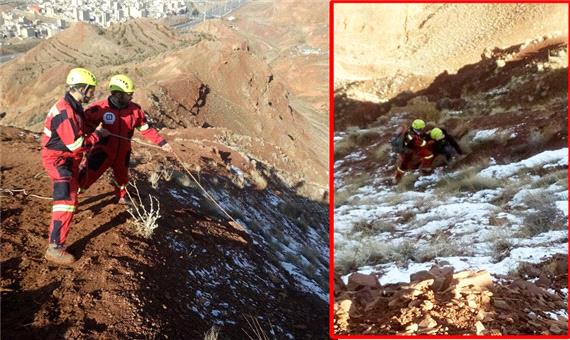 نجات 2 شهروند تبریزی گرفتار در دره کوه عون بن علی توسط آتش‌نشانان