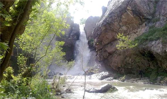آبشاری با دو طبقه پنهان در آذربایجان غربی