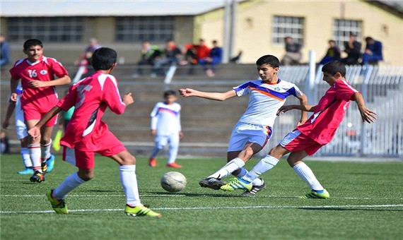 رقابت های فوتبال نونهالان مناطق کشور در بوکان آغاز شد
