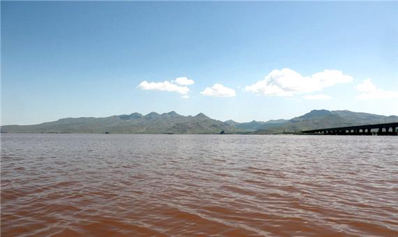 حجم آب دریاچه ارومیه به 2 میلیارد و 250 میلیون مترمعکب رسید