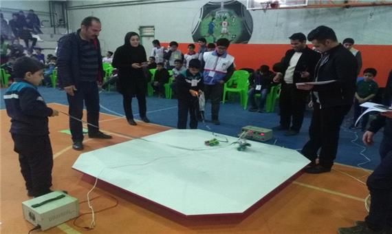 170 دانش آموز در مسابقات رباتیک مرند شرکت کردند