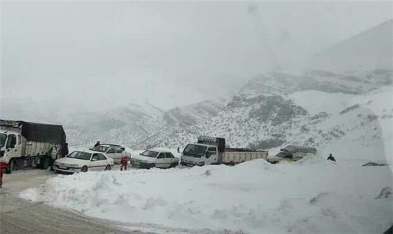 بارش برف و کولاک راه ارتباطی 40روستای آذربایجان شرقی را مسدود کرد