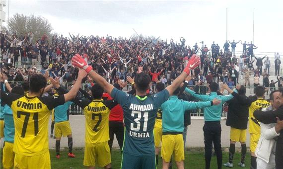 تیم فوتبال 90 ارومیه مقابل مس رفسنجان به پیروزی رسید