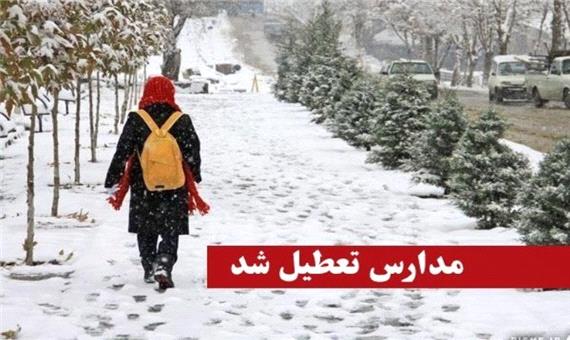 بارش برف مدارس برخی شهرهای آذربایجان شرقی را تعطیل کرد