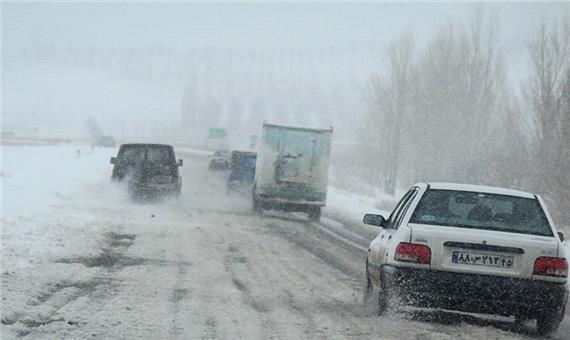 مدیرکل راهداری: بارش برف راه های آذربایجان شرقی را لغزنده کرد