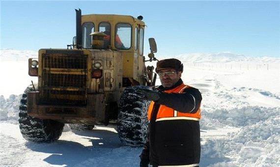 جاده های استان اردبیل با وجود بارش برف باز است