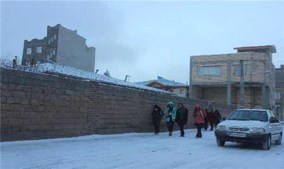 برف و سرما برای دومین روز مدارس برخی مناطق استان اردبیل را تعطیل کرد