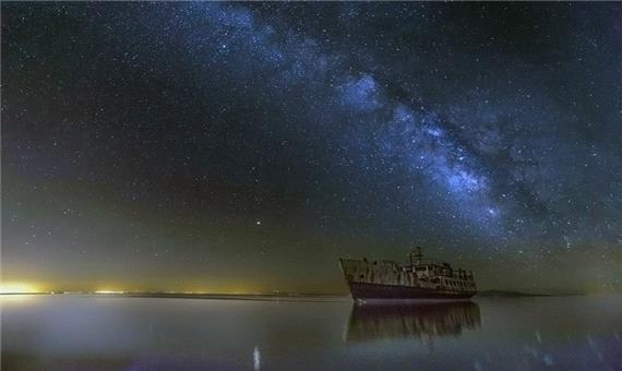 کشتی «حمزه» پس از 6 سال در دریاچه ارومیه شناور شد