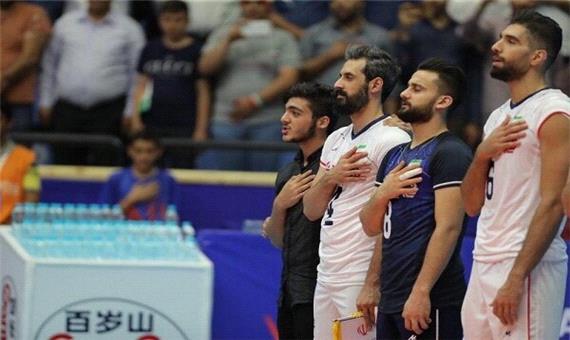 حاشیه بازی ایران با روسیه/جیمی جامپی که کنار بازیکنان ایستاد
