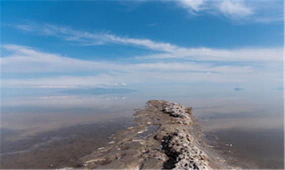 پژوهشگران بدنبال راهکاری برای کاهش سرعت تبخیر آب دریاچه ارومیه باشند