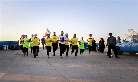 12 ورزشکار 450 کیلومتر دور دریاچه ارومیه دویدند